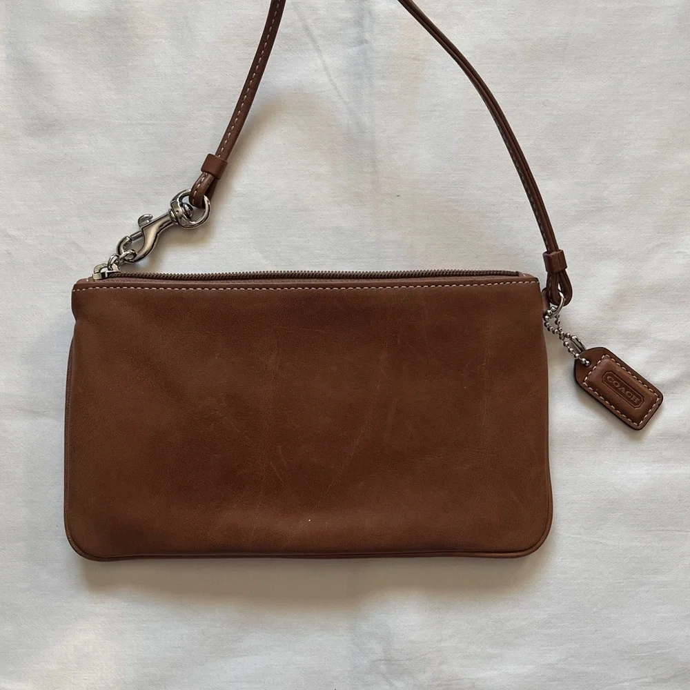 Coach Vintage Quality Smooth Leather Wristlet With Silver Hardware and Buckle - Picture 2 of 8